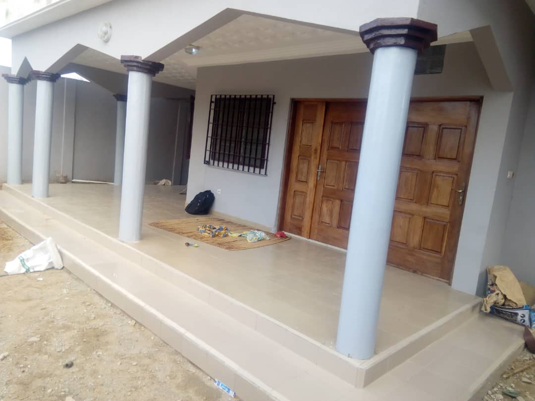 N° 5192 :
                            Villa à louer , Baguida, Lome, Togo : 150 000 XOF/mois