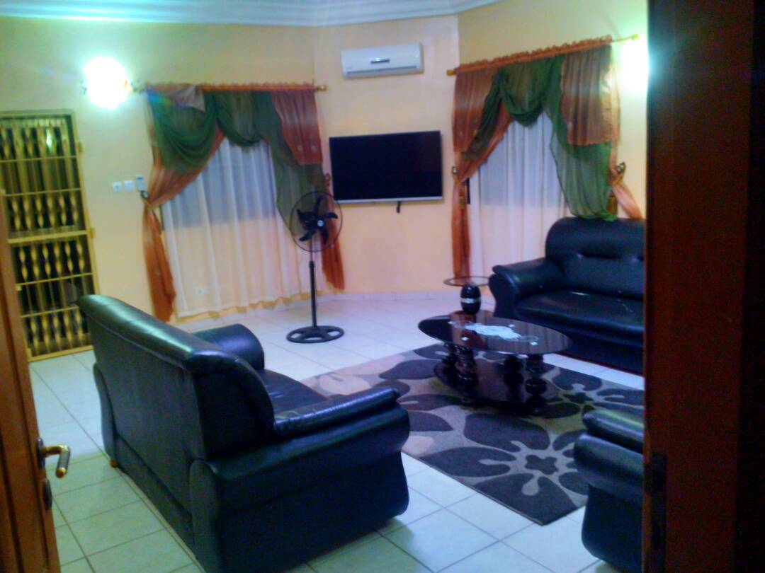 N° 4351 :
                            Appartement meublé à louer , Avepozo , Lome, Togo : 300 000 XOF/mois