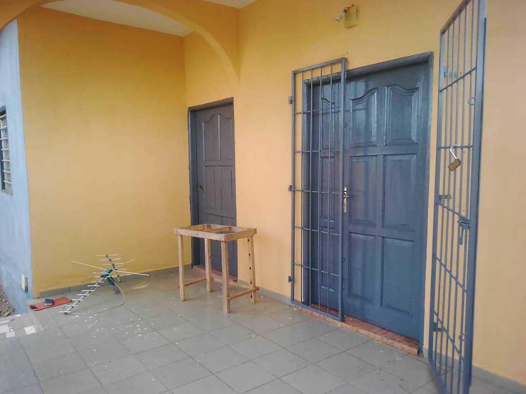 N° 4300 :
                            Villa à louer , Lankouvi, Lome, Togo : 50 000 XOF/mois