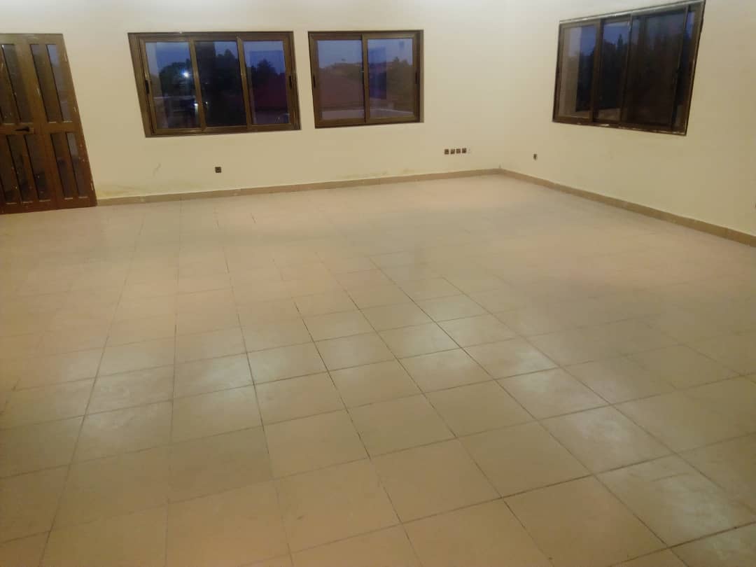 N° 4375 :
                            Villa à louer , Adewi, Lome, Togo : 1 000  000 XOF/mois