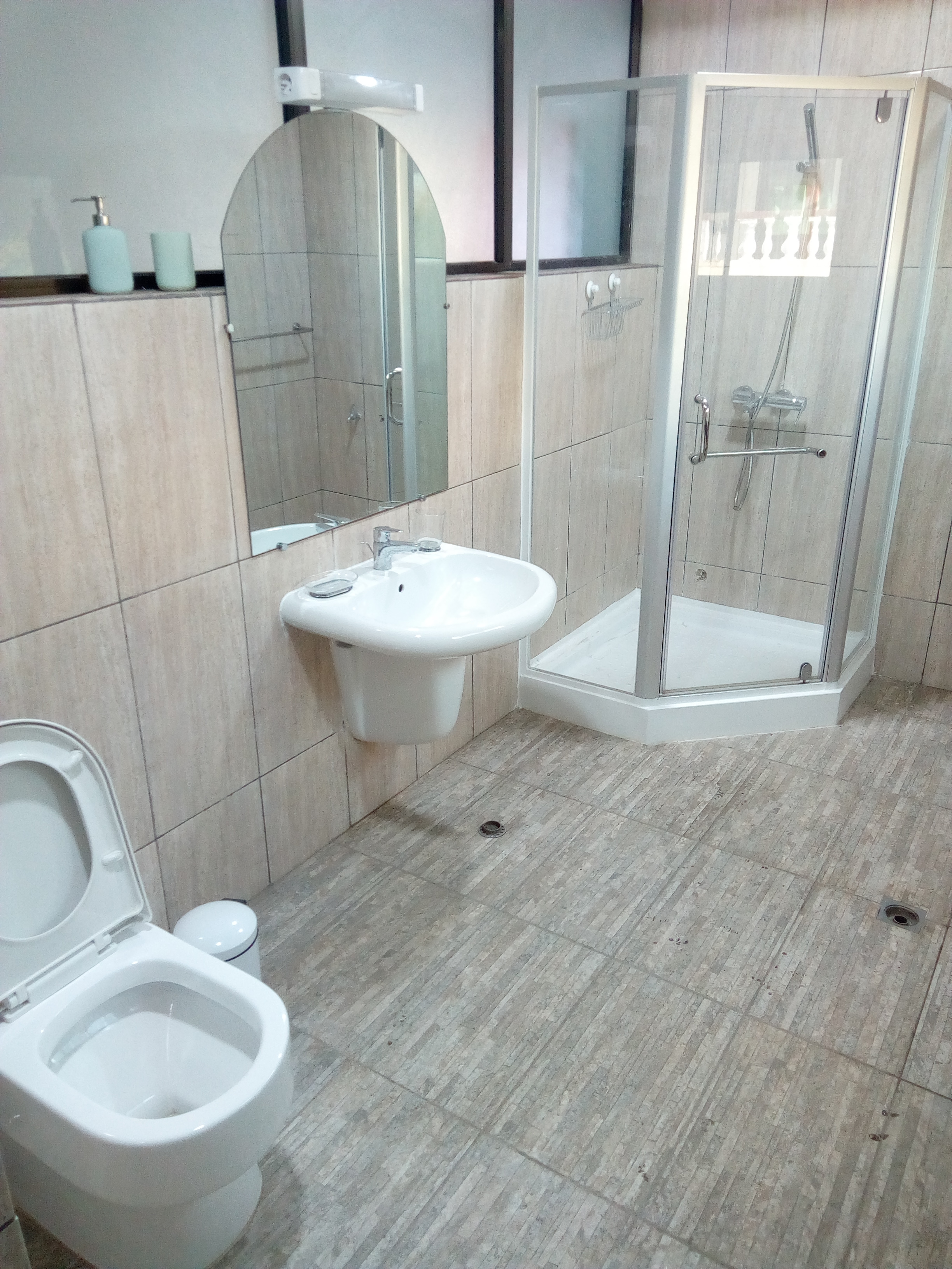 N° 4327 :
                            Villa à louer , Akodessewa, Lome, Togo : 1 500  000 XOF/mois