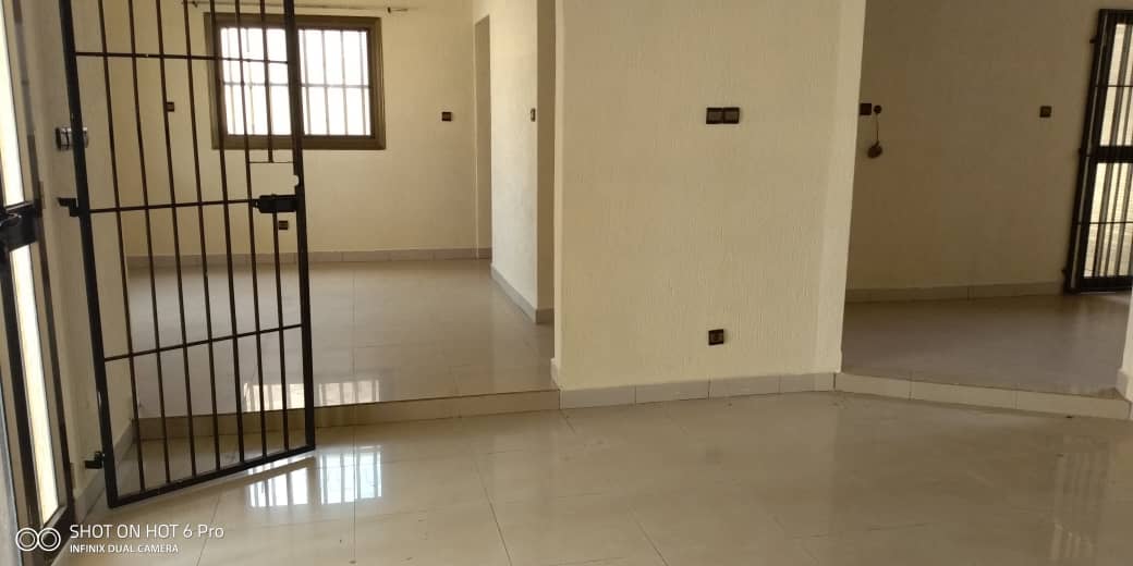 N° 4457 :
                            Villa à louer , Agoe, Lome, Togo : 180 000 XOF/mois