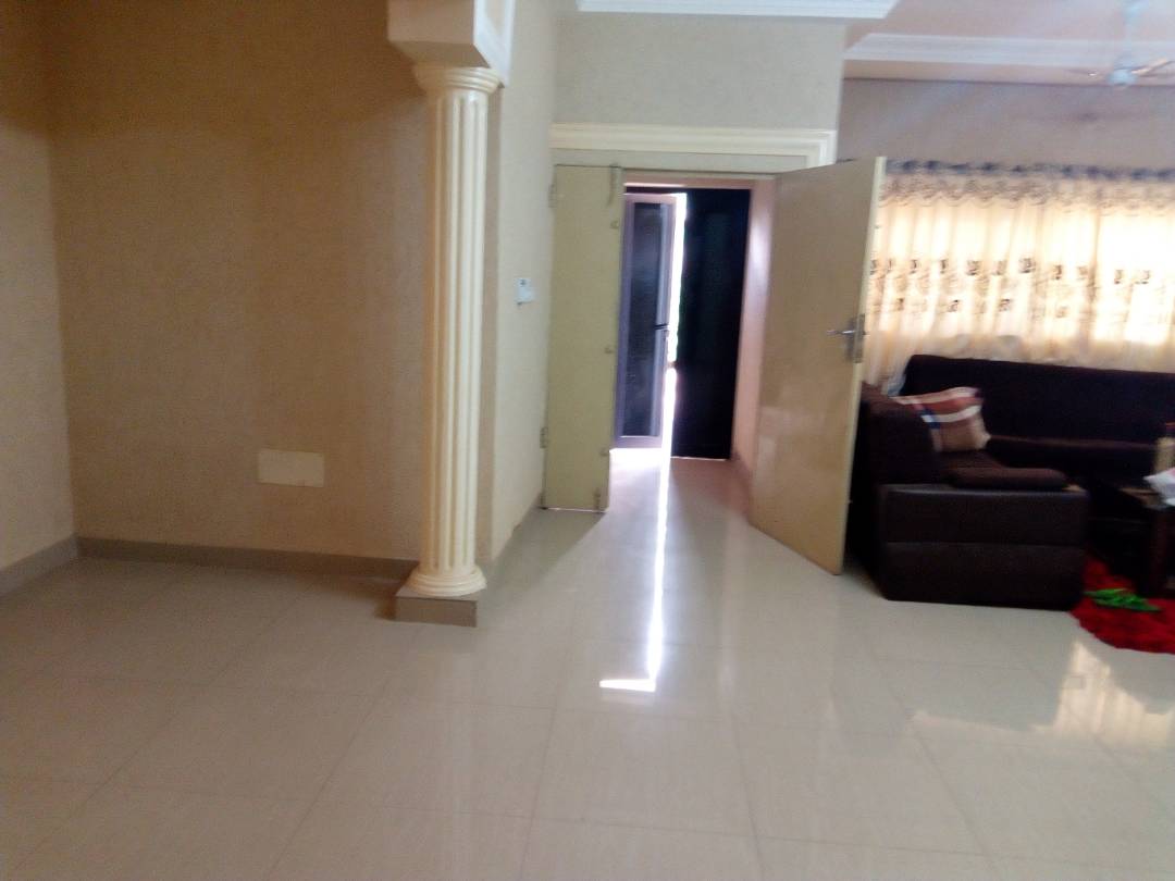 N° 4329 :
                            Villa à louer , Agoe, Lome, Togo : 200 000 XOF/mois