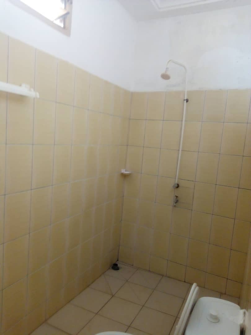 N° 4303 :
                            Chambre salon à louer , Atiegou, Lome, Togo : 50 000 XOF/mois