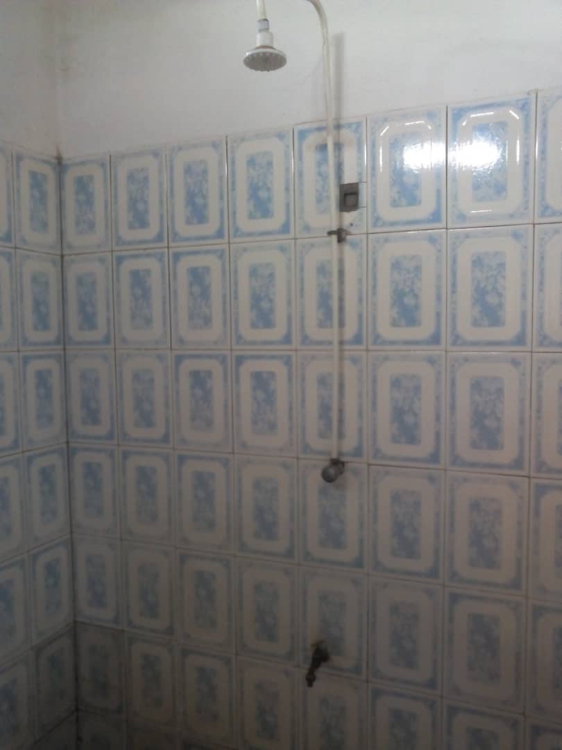 N° 4496 :
                            Chambre salon à louer , Agbalepedo, Lome, Togo : 30 000 XOF/mois