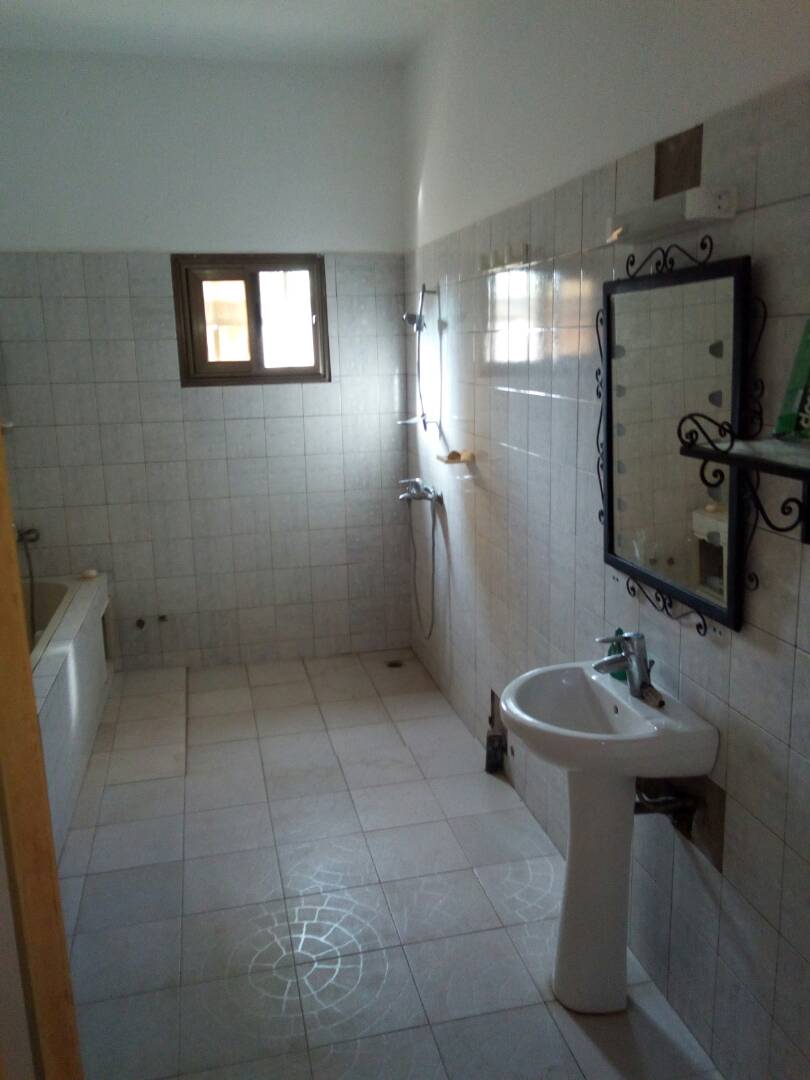 N° 4394 :
                            Villa meublée à louer , Avedji , Lome, Togo : 450 000 XOF/mois