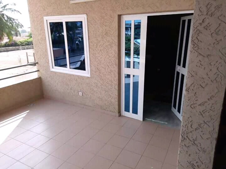 N° 4510 :
                            Appartement meublé à louer , Be, Lome, Togo : 300 000 XOF/mois