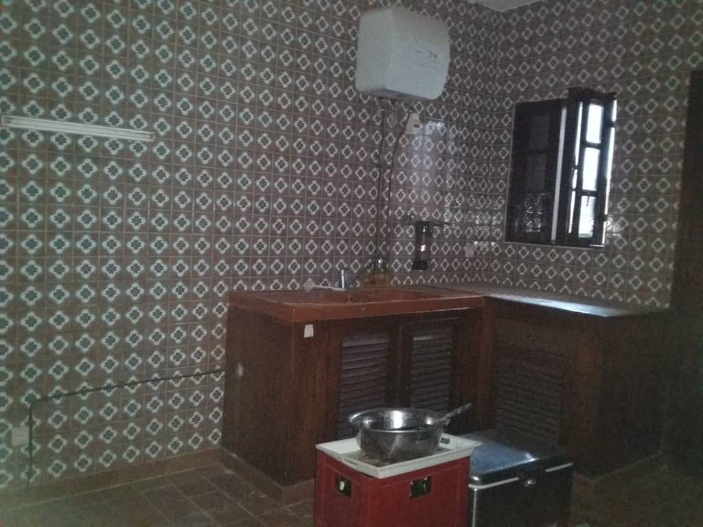 N° 4489 :
                            Villa à vendre , Todman, Lome, Togo : 300 000  000 XOF/vie