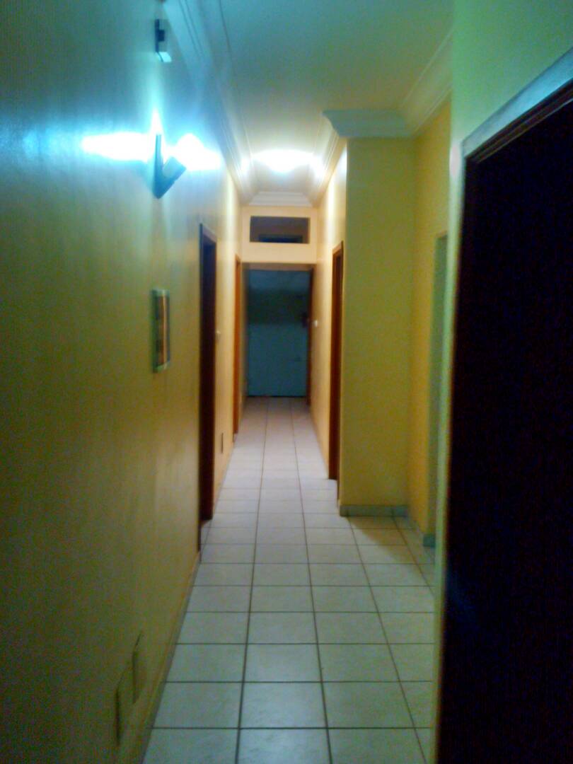 N° 4351 :
                            Appartement meublé à louer , Avepozo , Lome, Togo : 300 000 XOF/mois