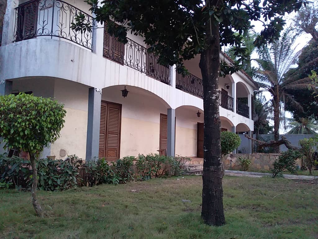 N° 4489 :
                            Villa à vendre , Todman, Lome, Togo : 300 000  000 XOF/vie