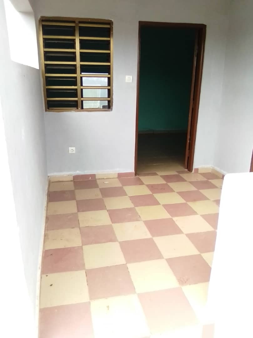 N° 4925 :
                            Chambre salon à louer , Agoe, Lome, Togo : 25 000 XOF/mois