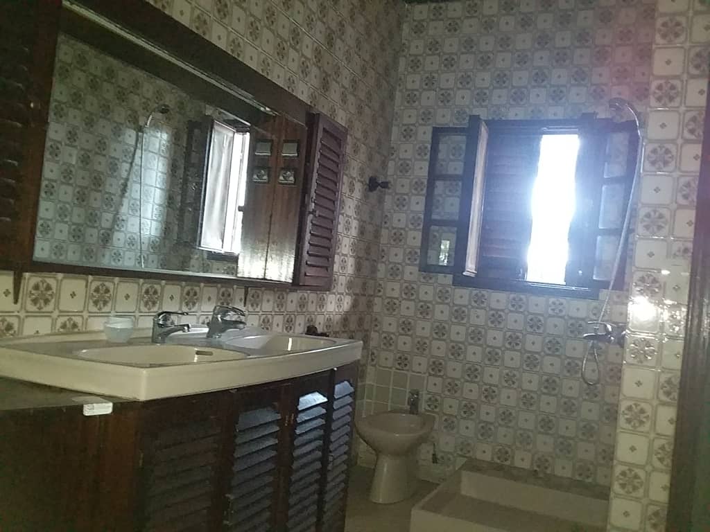 N° 4489 :
                            Villa à vendre , Todman, Lome, Togo : 300 000  000 XOF/vie