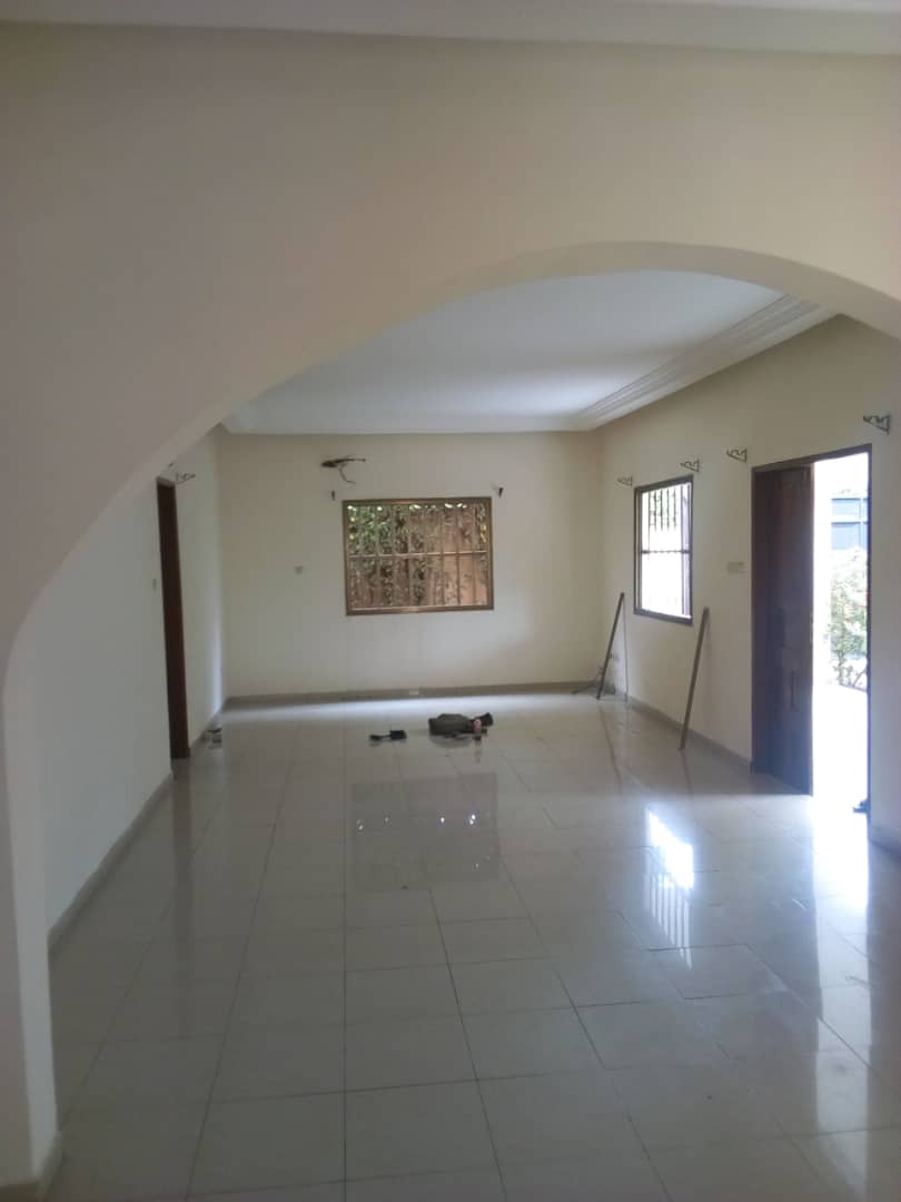 N° 4322 :
                            Villa à louer , Klikame, Lome, Togo : 250 000 XOF/mois