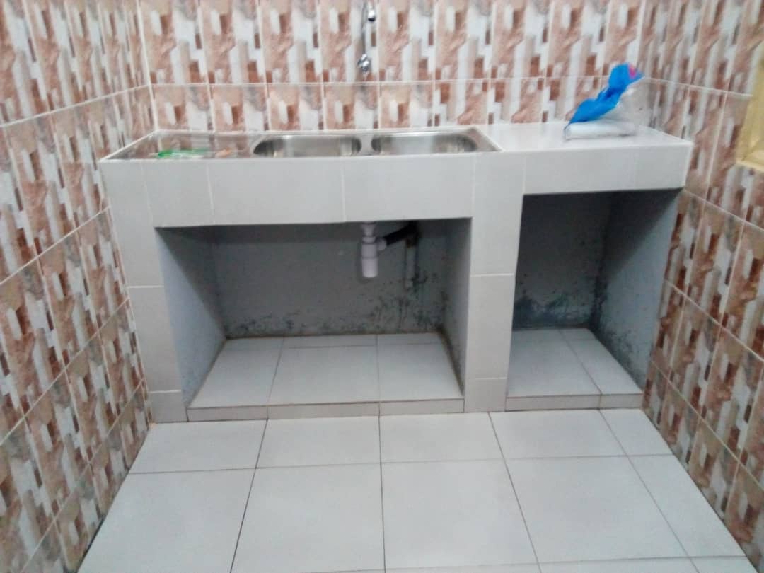 N° 4415 :
                            Chambre salon à louer , Agoe sogbossito, Lome, Togo : 30 000 XOF/mois