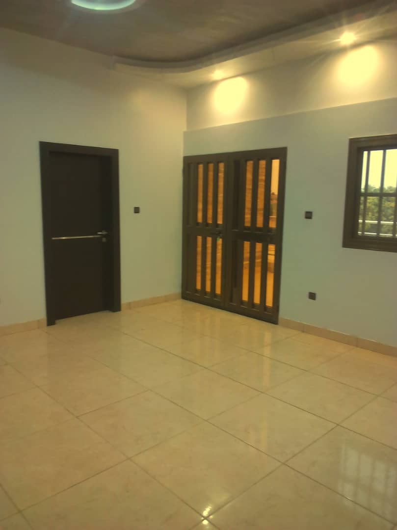 N° 4480 :
                            Villa à vendre , Adidogome , Lome, Togo : 170 000  000 XOF/vie