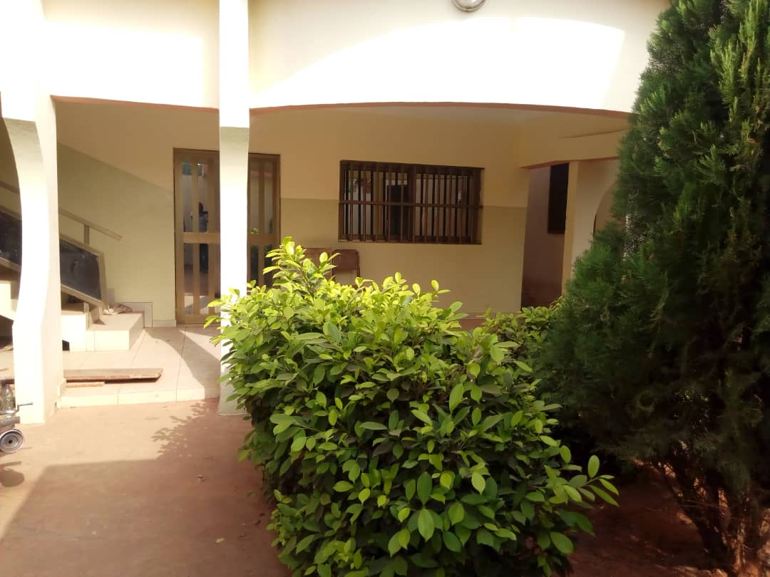 N° 4413 :
                            Villa à louer , Agoe sogbossito, Lome, Togo : 120 000 XOF/mois