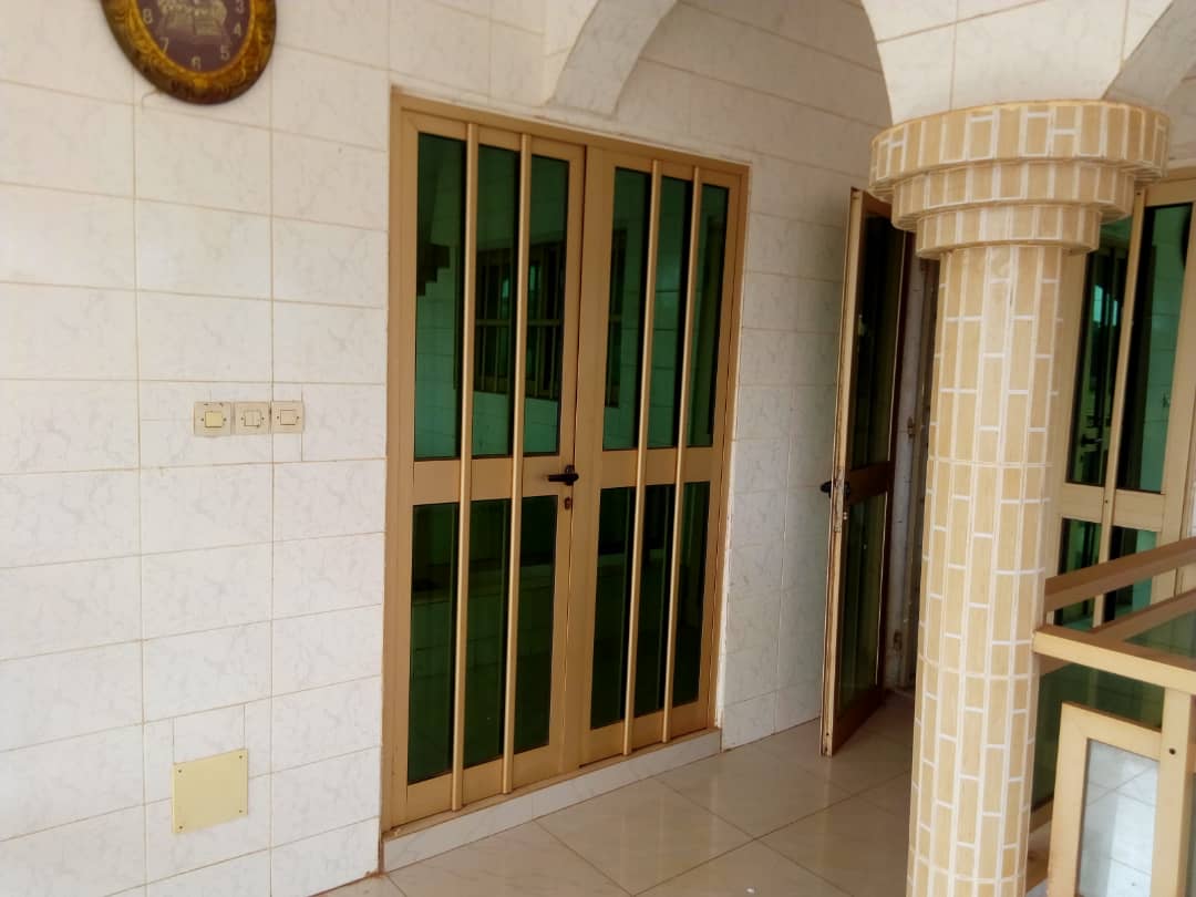 N° 4461 :
                            Appartement meublé à louer , Agoe, Lome, Togo : 350 000 XOF/mois
