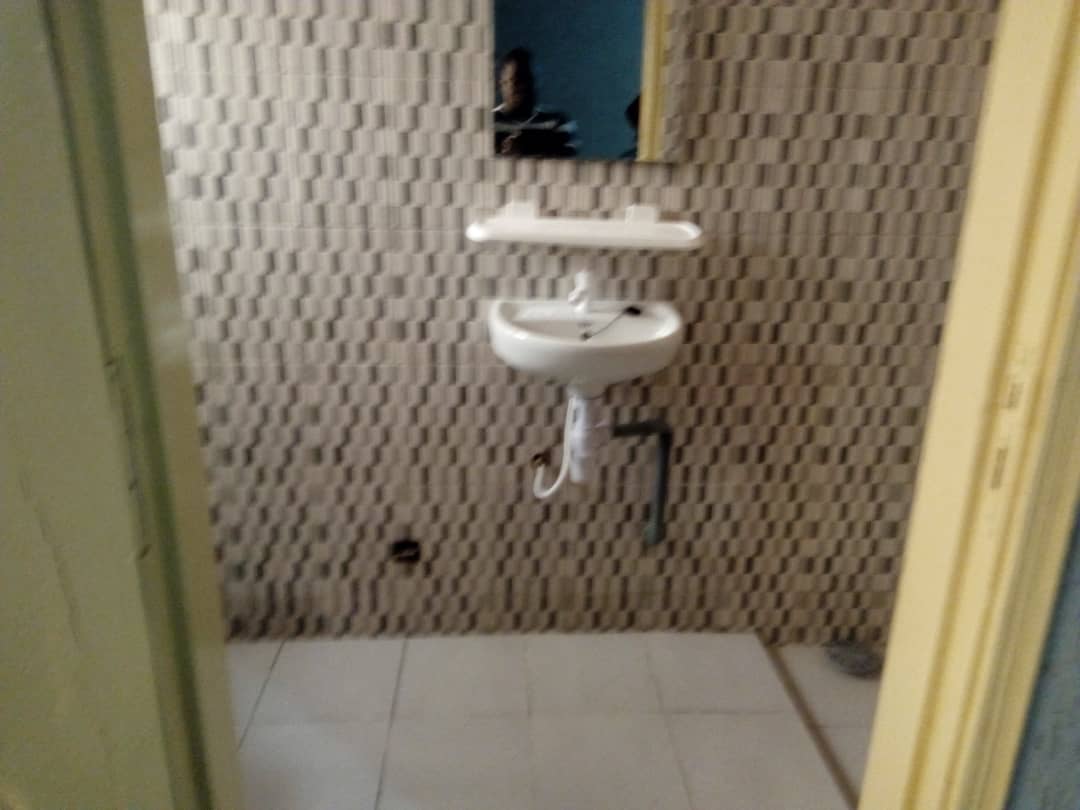 N° 4415 :
                            Chambre salon à louer , Agoe sogbossito, Lome, Togo : 30 000 XOF/mois