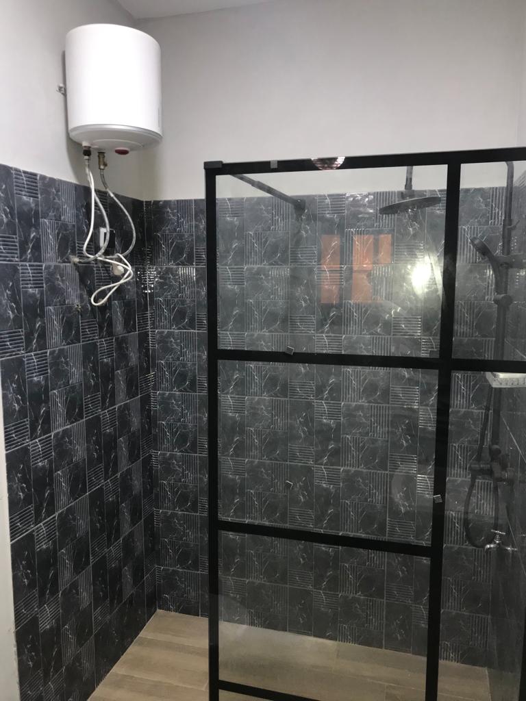N° 5300 :
                            2 chambres salon à louer , Adewui, Lome, Togo : 300 000 XOF/mois