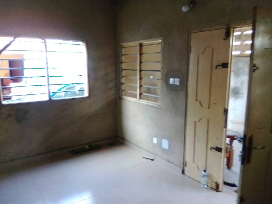 N° 4926 :
                            Villa à louer , Avedji, Lome, Togo : 85 000 XOF/mois