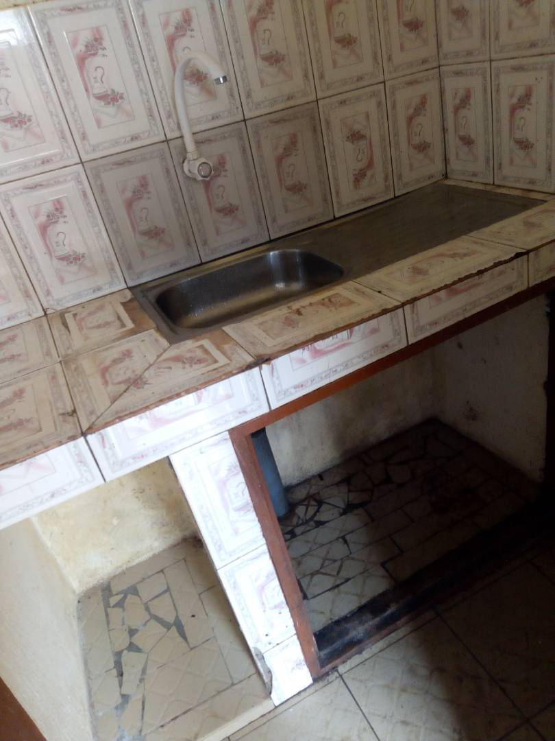 N° 4337 :
                            Chambre salon à louer , Agoe, Lome, Togo : 30 000 XOF/mois