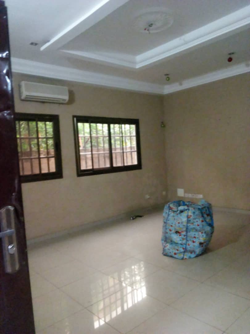 N° 4397 :
                            Villa à louer , Agoe sogbossito, Lome, Togo : 80 000 XOF/mois