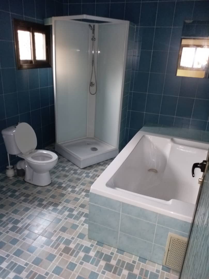N° 4454 :
                            Villa à louer , Kohe, Lome, Togo : 300 000 XOF/mois