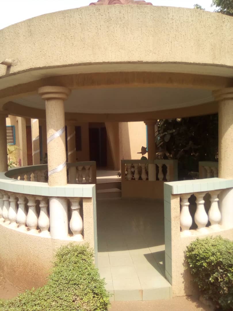 N° 4446 :
                            Villa à vendre , Wonyome, Lome, Togo : 100 000  000 XOF/vie