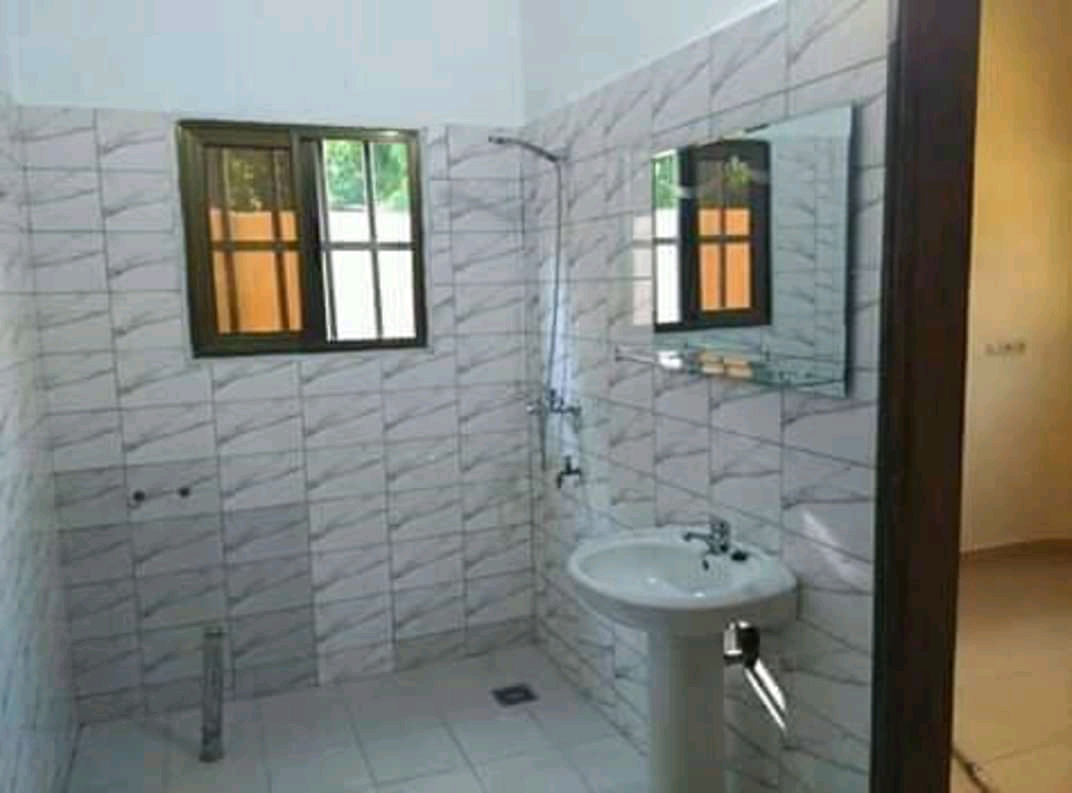 N° 4559 :
                            Villa à vendre , Segbe, Lome, Togo : 38 000  000 XOF/vie