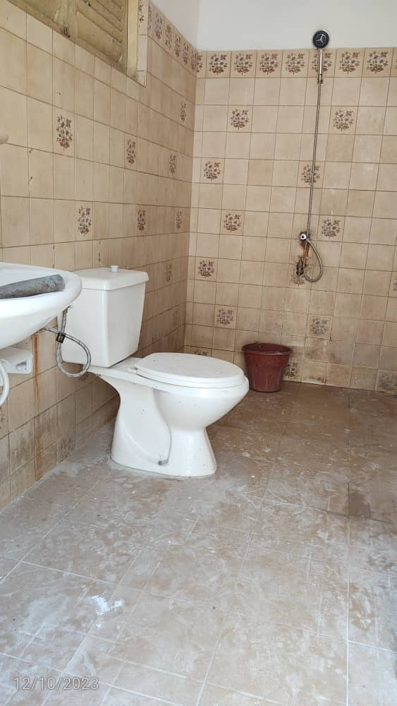 N° 5398 :
                            Villa à louer , Totsi , Lome, Togo : 300 000 XOF/mois