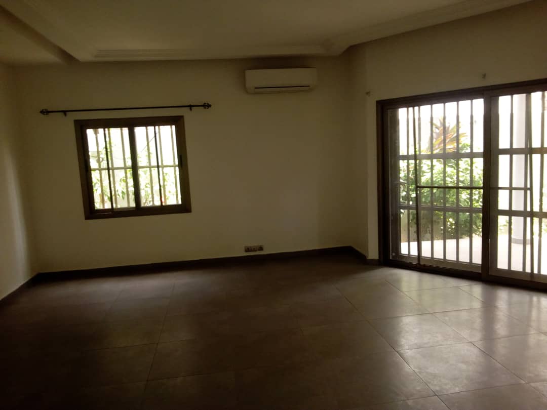 N° 4517 :
                            Villa à louer , Be, Lome, Togo : 1 800  000 XOF/mois