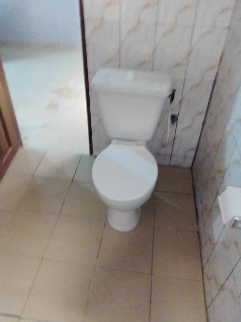 N° 4925 :
                            Chambre salon à louer , Agoe, Lome, Togo : 25 000 XOF/mois