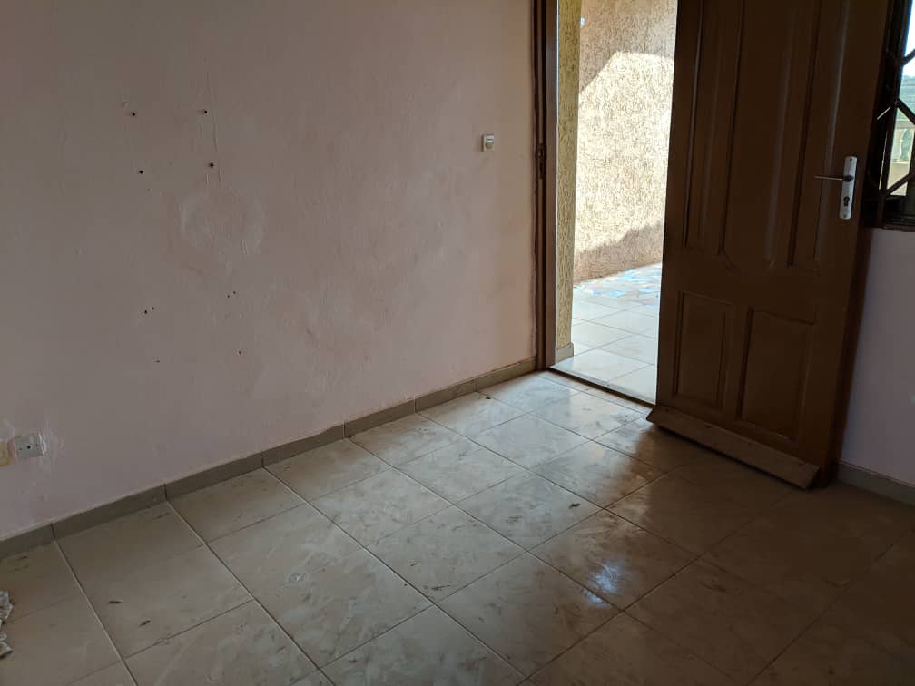 N° 4400 :
                            Chambre salon à louer , Avenou, Lome, Togo : 45 000 XOF/mois