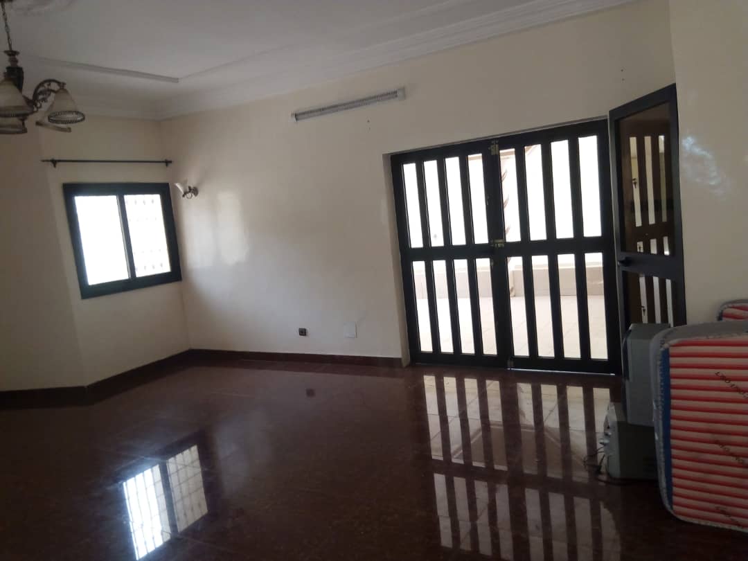 N° 4469 :
                            Villa à louer , Agoe, Lome, Togo : 180 000 XOF/mois
