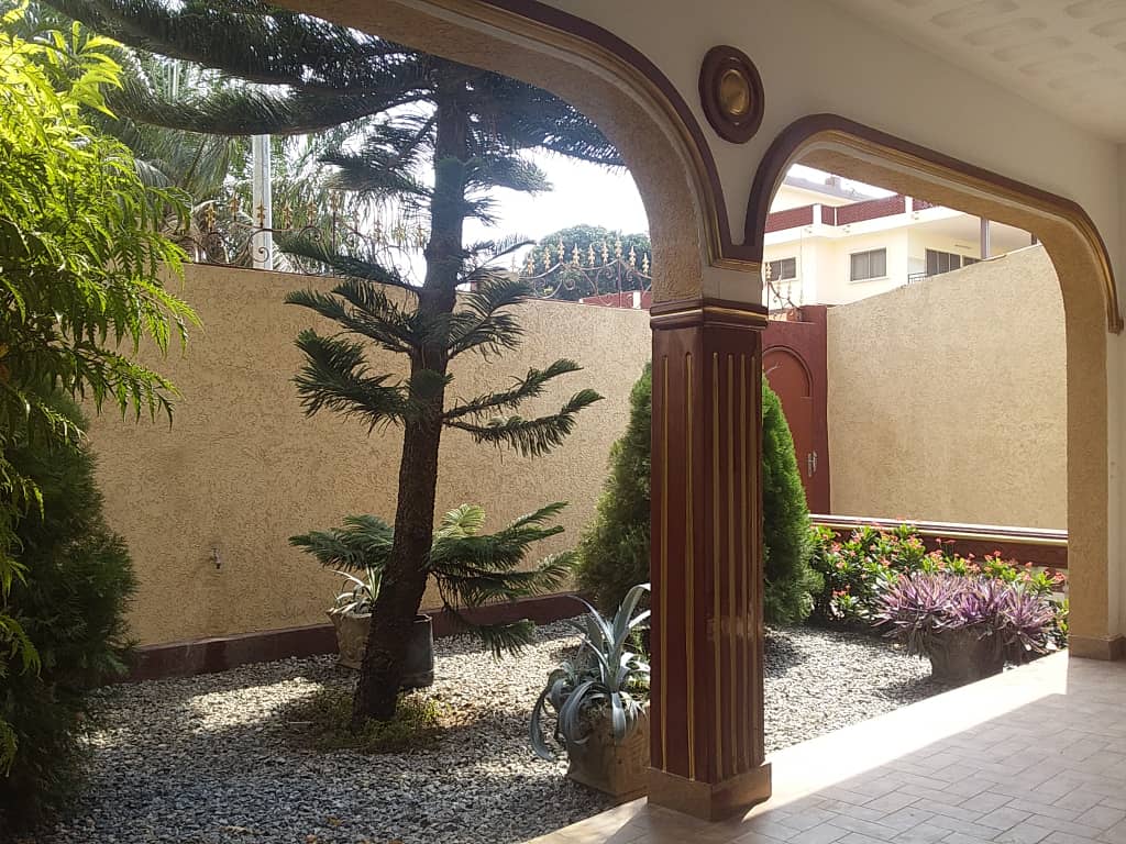 N° 4435 :
                            Villa à louer , Tokoin hopital, Lome, Togo : 400 000 XOF/mois