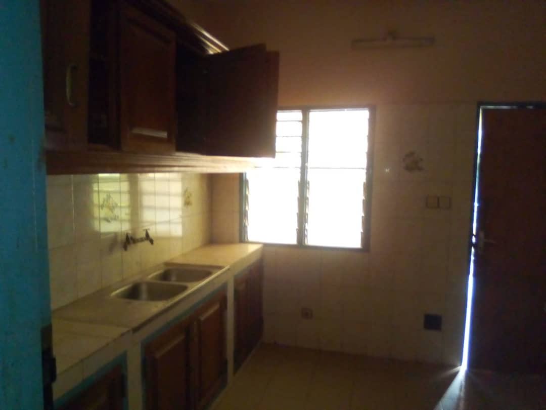 N° 4446 :
                            Villa à vendre , Wonyome, Lome, Togo : 100 000  000 XOF/vie