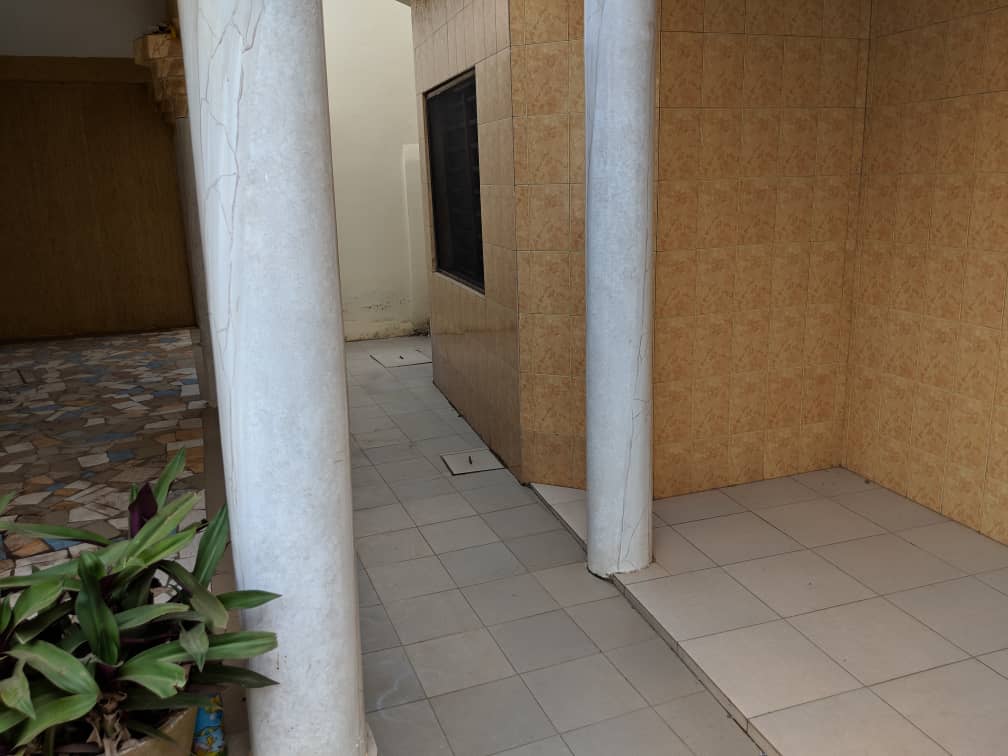 N° 4396 :
                            Villa meublée à louer , Avedji, Lome, Togo : 500 000 XOF/mois