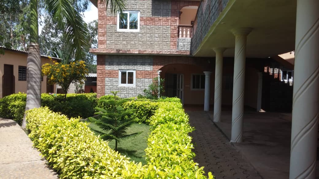N° 4928 :
                            Immeuble commercial à vendre , Sigbehoue, Aneho, Togo : 110 000  000 XOF/vie