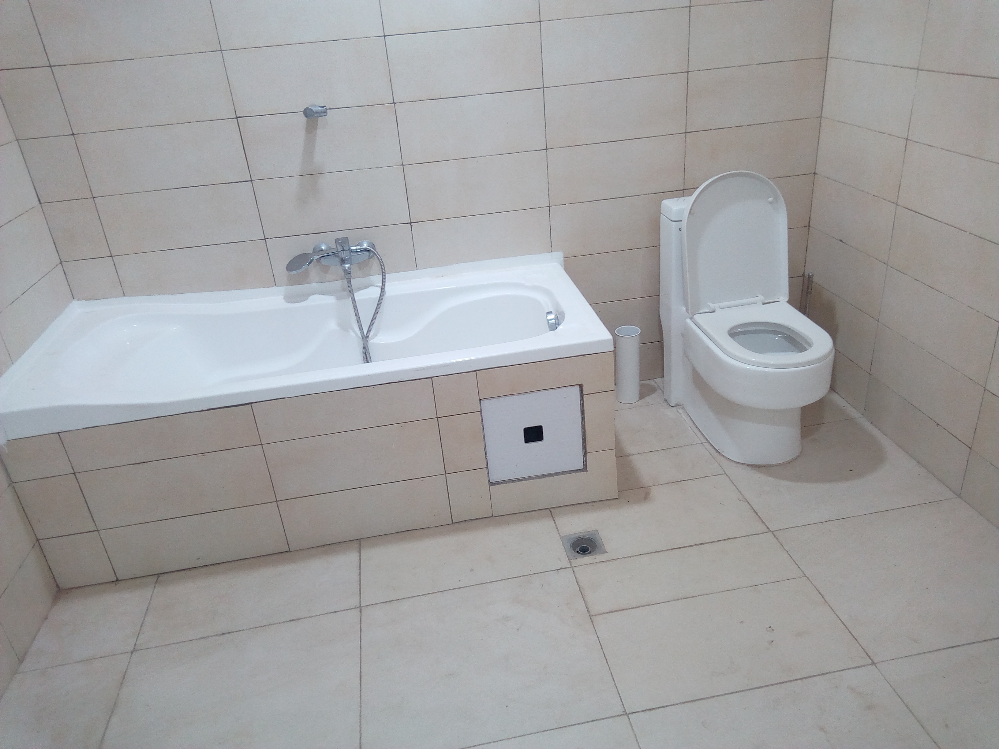 N° 4327 :
                            Villa à louer , Akodessewa, Lome, Togo : 1 500  000 XOF/mois
