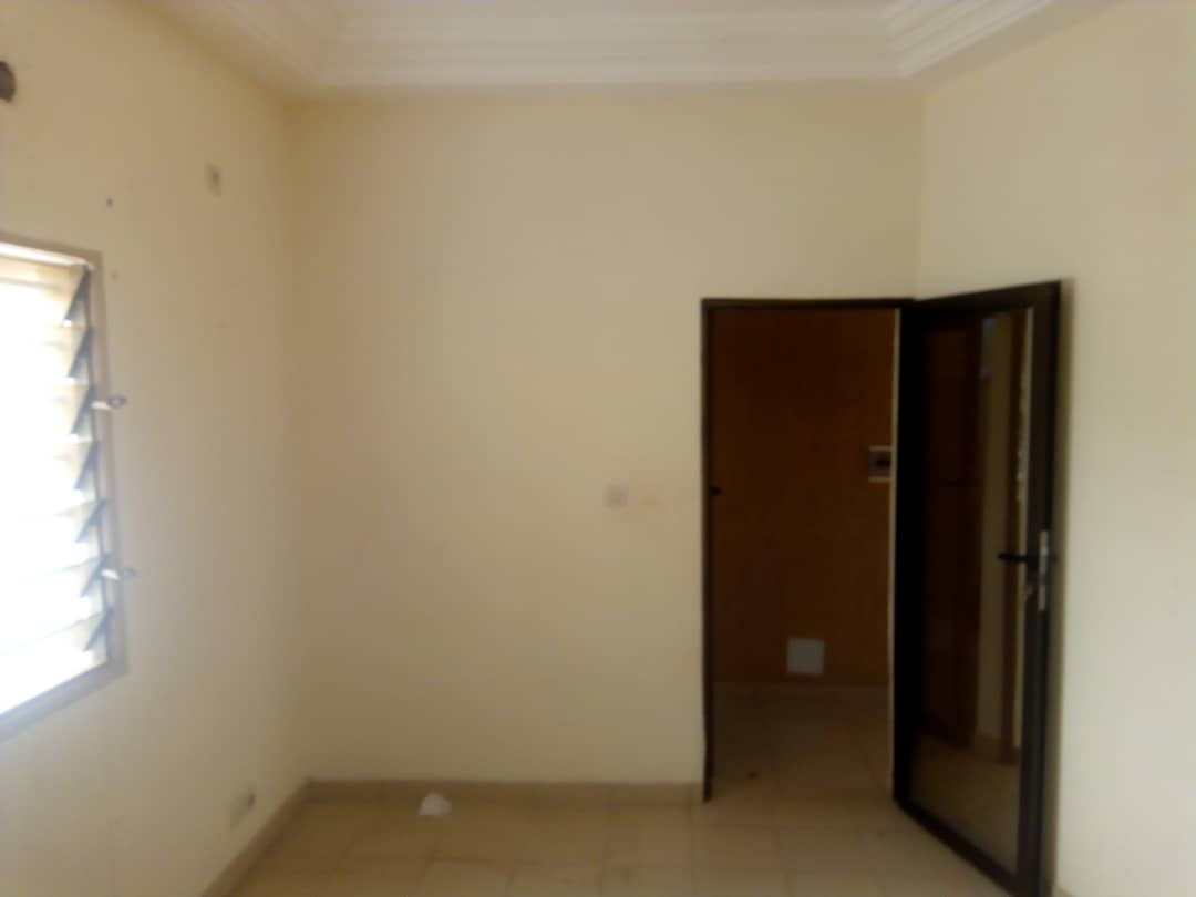 N° 4303 :
                            Chambre salon à louer , Atiegou, Lome, Togo : 50 000 XOF/mois