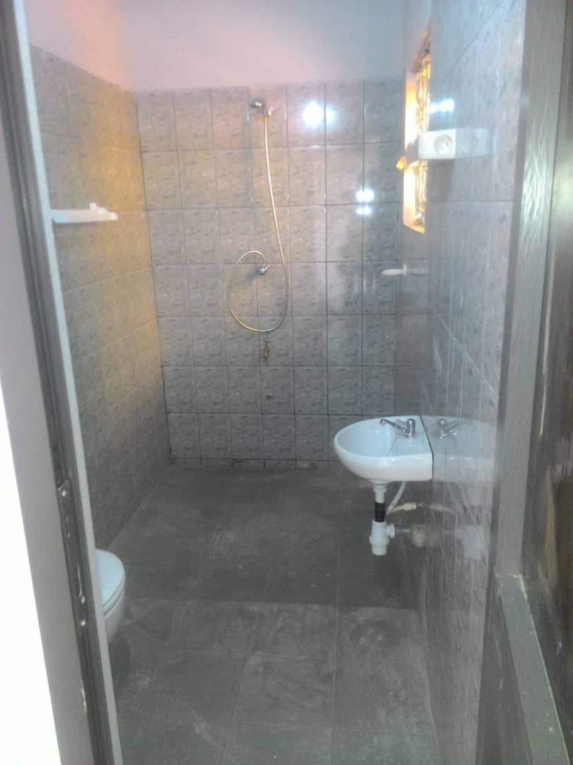 N° 4370 :
                            Magasin à louer ,  amadahome, Lome, Togo : 75 000 XOF/mois