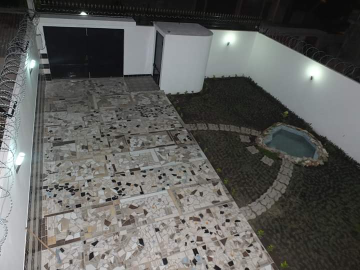 N° 4488 :
                            Villa à vendre , Agoe, Lome, Togo : 120 000  000 XOF/vie