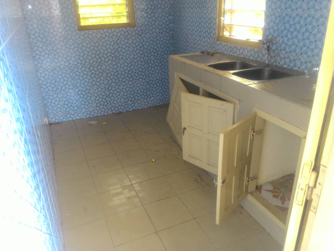 N° 4565 :
                            Appartement à louer , Leo 2000, Lome, Togo : 90 000 XOF/mois