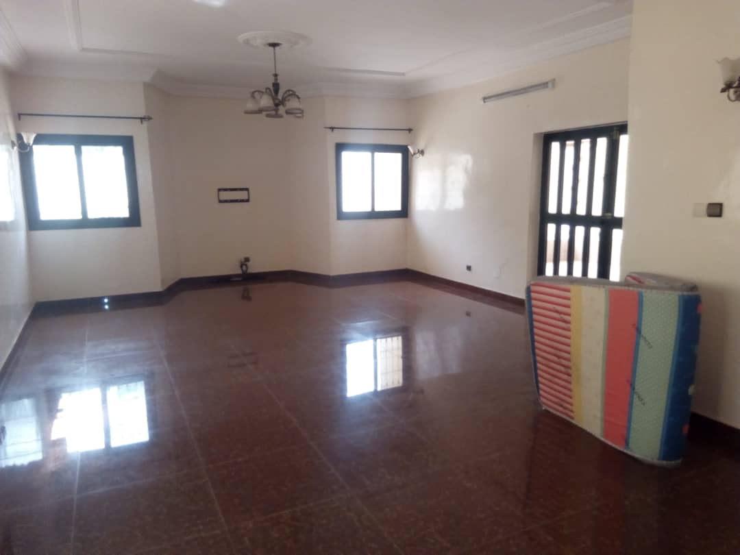 N° 4469 :
                            Villa à louer , Agoe, Lome, Togo : 180 000 XOF/mois