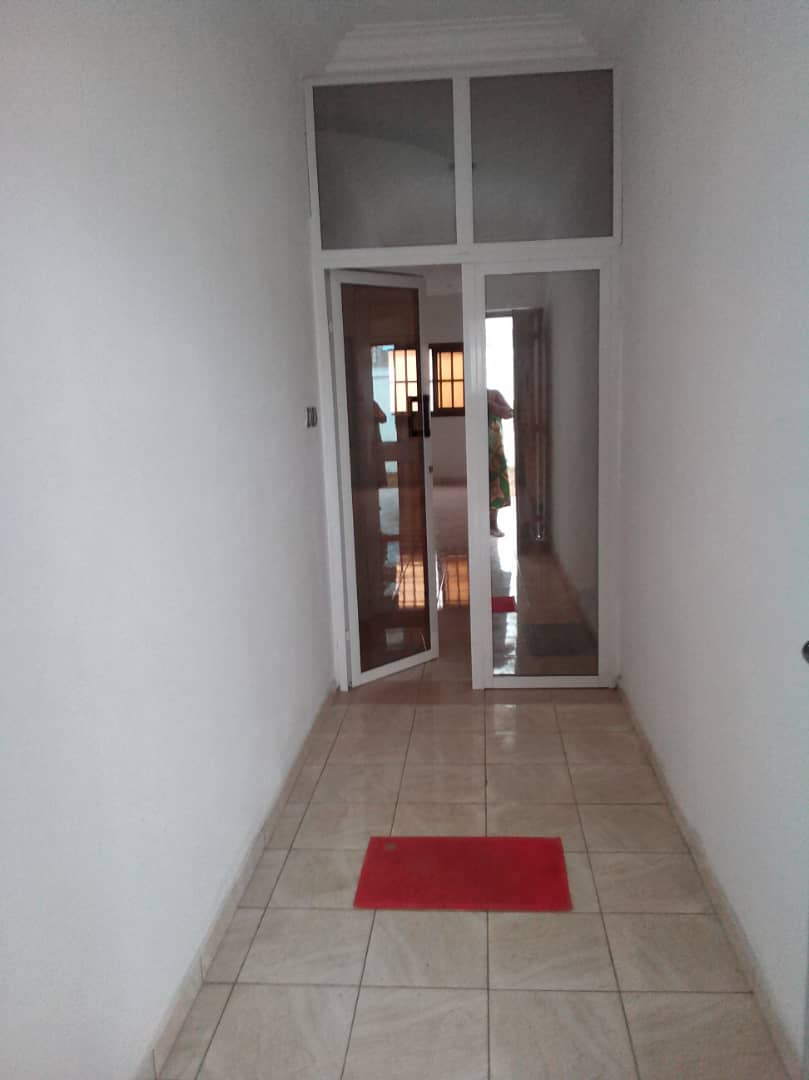 N° 4540 :
                            Villa à louer , Vakpossito, Lome, Togo : 300 000 XOF/mois