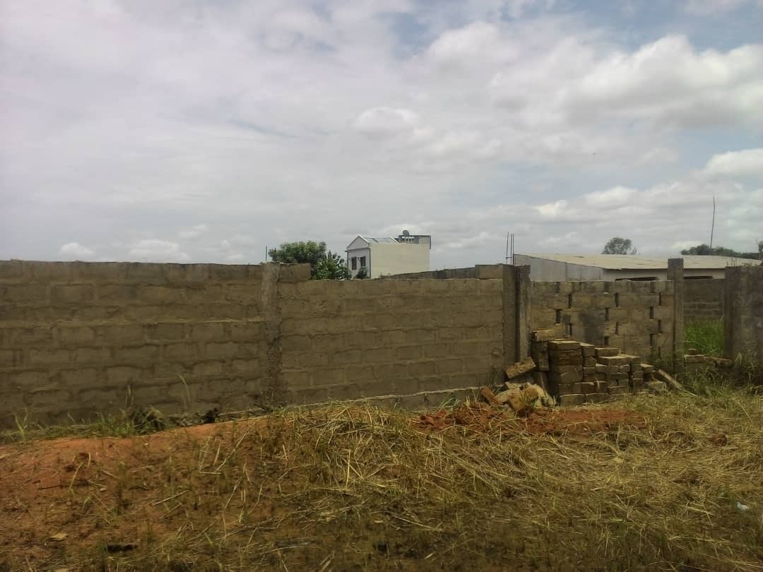 N° 4567 :
                            Terrain à vendre , Agoe, Lome, Togo : 11 000  000 XOF/vie