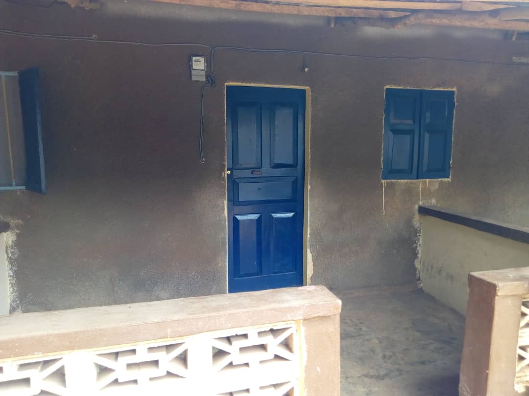 N° 4420 :
                            Chambre salon à louer , Agoe, Lome, Togo : 15 000 XOF/mois