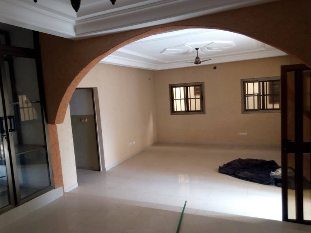 N° 4413 :
                            Villa à louer , Agoe sogbossito, Lome, Togo : 120 000 XOF/mois