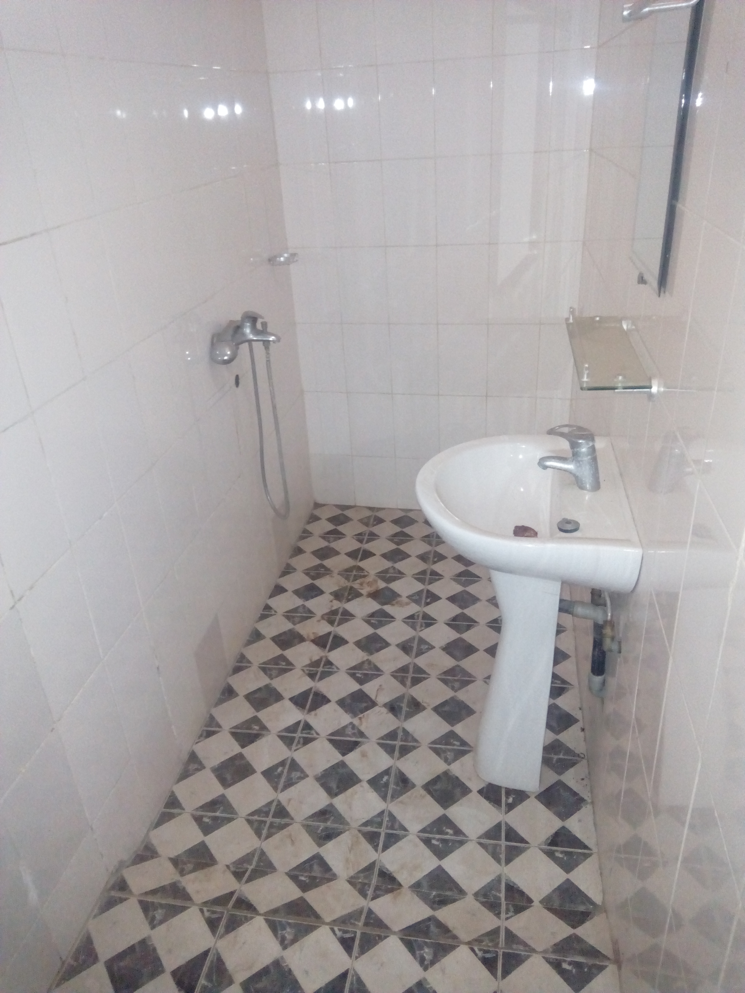 N° 4385 :
                            Villa à louer , Agoe-est, Lome, Togo : 400 000 XOF/mois