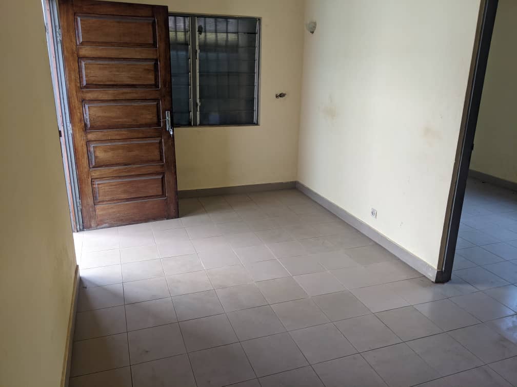 N° 5440 :
                            Chambre salon à louer , Nukafu, Lome, Togo : 45 000 XOF/mois